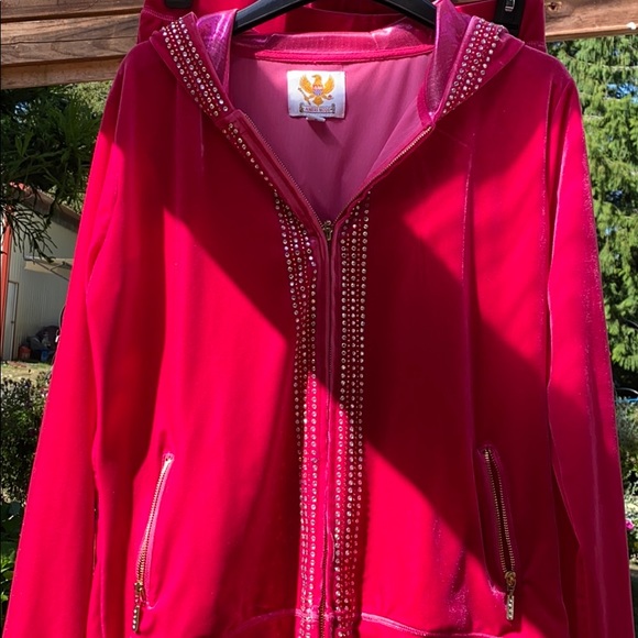 Beautiful pink velour track suit - Picture 2 of 16